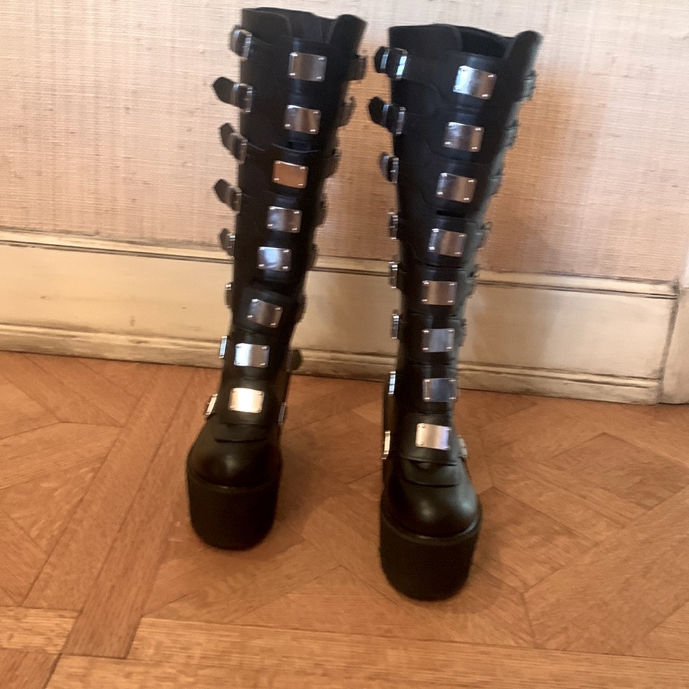ROMWE black platform boots